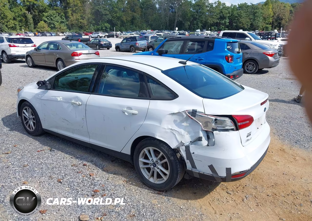 2018 Ford Focus Se VIN:1FADP3F21JL231762 - 3