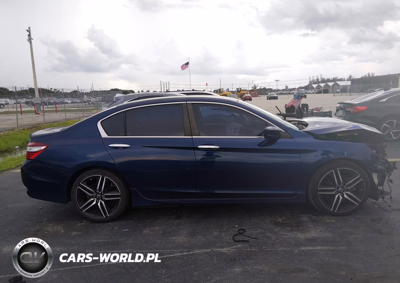 2017 Honda Accord Sport VIN:1HGCR2F52HA113232 - 13