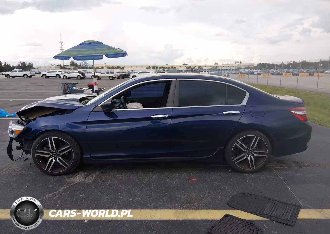 2017 Honda Accord Sport VIN:1HGCR2F52HA113232 - 14