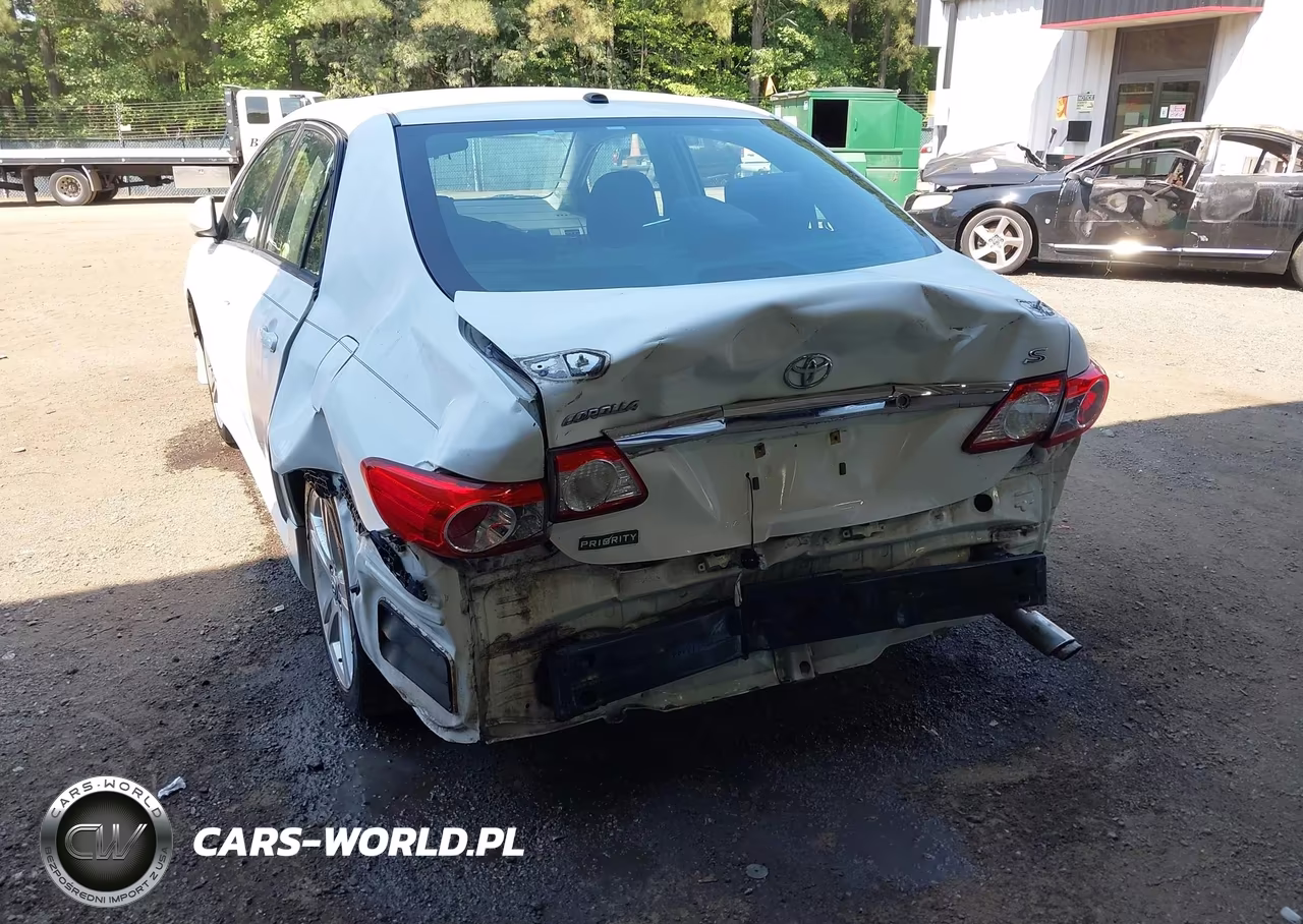 2013 Toyota Corolla S VIN:2T1BU4EE5DC017686 - 3