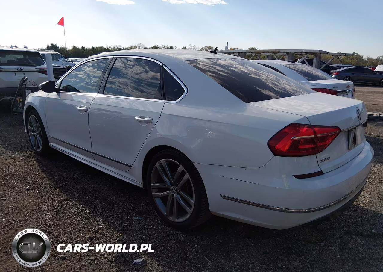2016 Volkswagen Passat 1.8T R-Line VIN:1VWAT7A3XGC039343 - 3