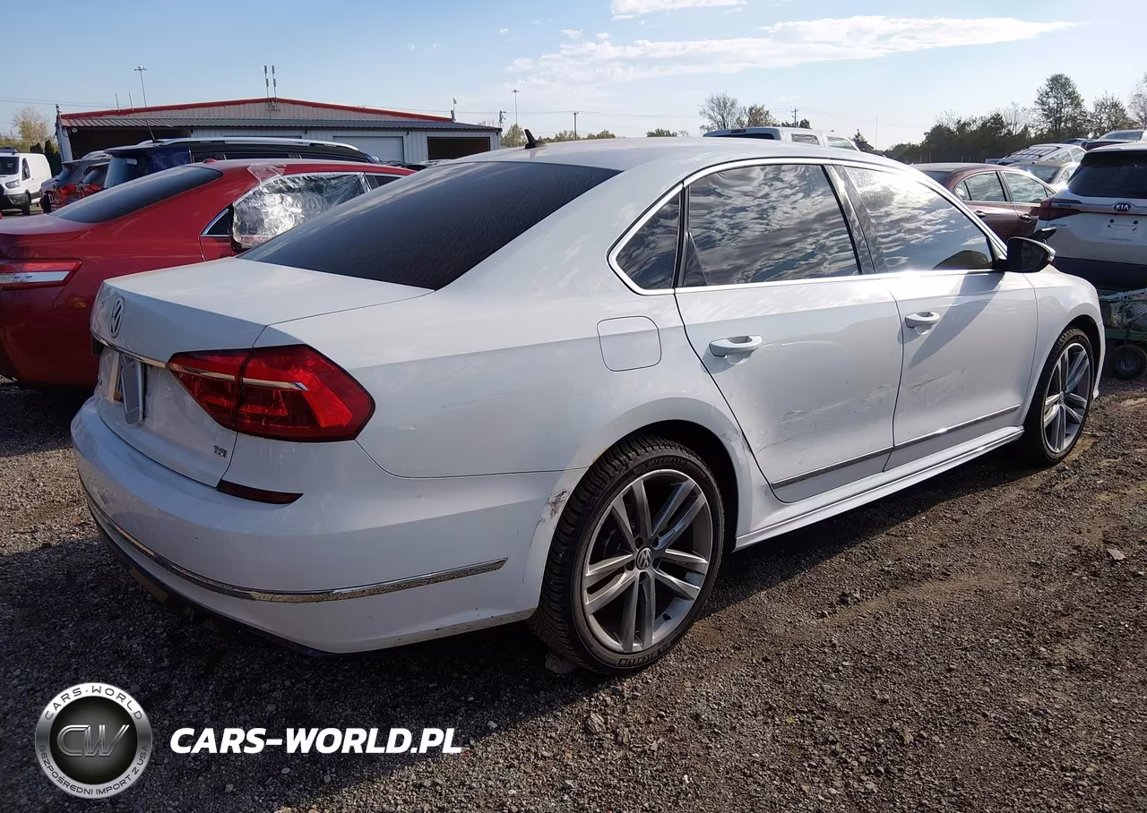 2016 Volkswagen Passat 1.8T R-Line VIN:1VWAT7A3XGC039343 - 4