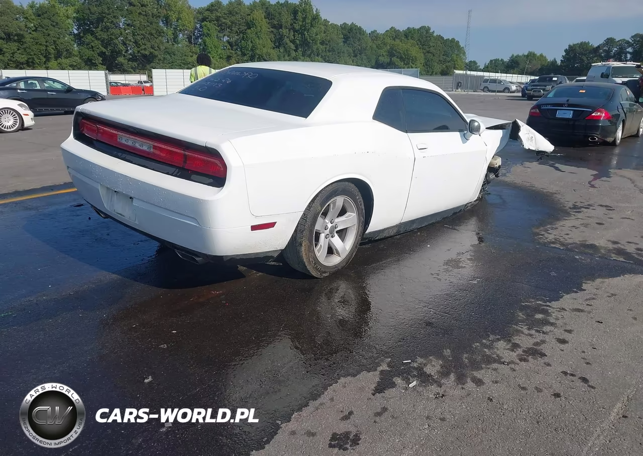 2013 Dodge Challenger Sxt VIN:2C3CDYAGXDH645773 - 4
