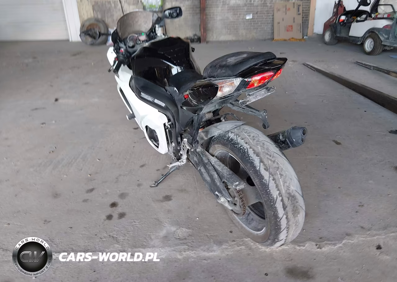 2014 Suzuki Gsx-R1000 VIN:JS1GT78A9E2100647 - 3