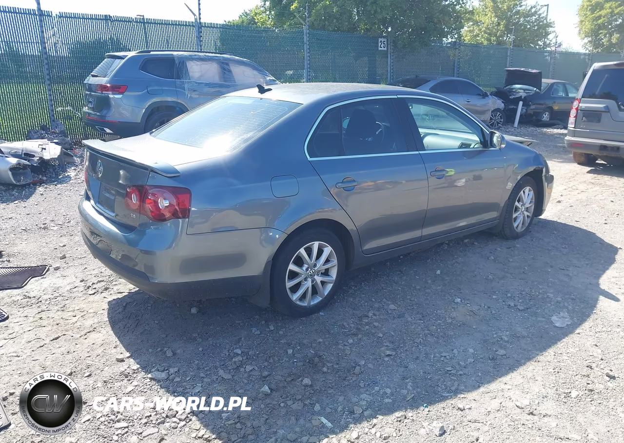 2010 Volkswagen Jetta Se VIN:3VWRZ7AJ5AM047355 - 4