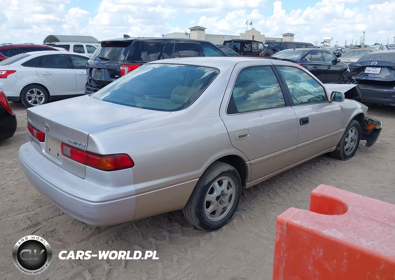 1998 Toyota Camry Le VIN:4T1BG22K2WU384777 - 4