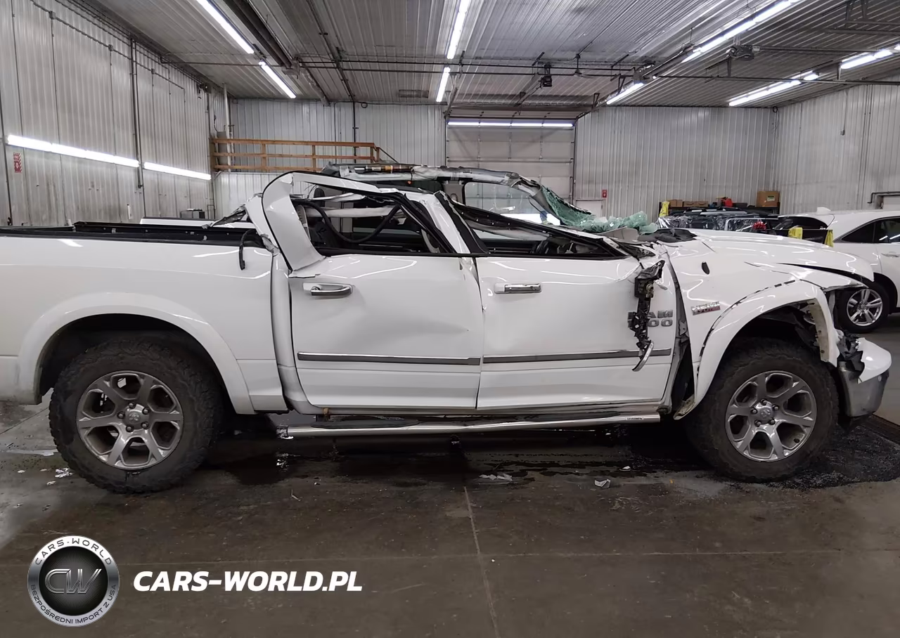 2016 Ram 1500 Laramie VIN:1C6RR7NT1GS414189 - 13