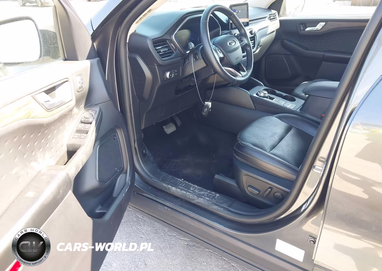 2020 Ford Escape Titanium VIN:1FMCU9J99LUA98635 - 19