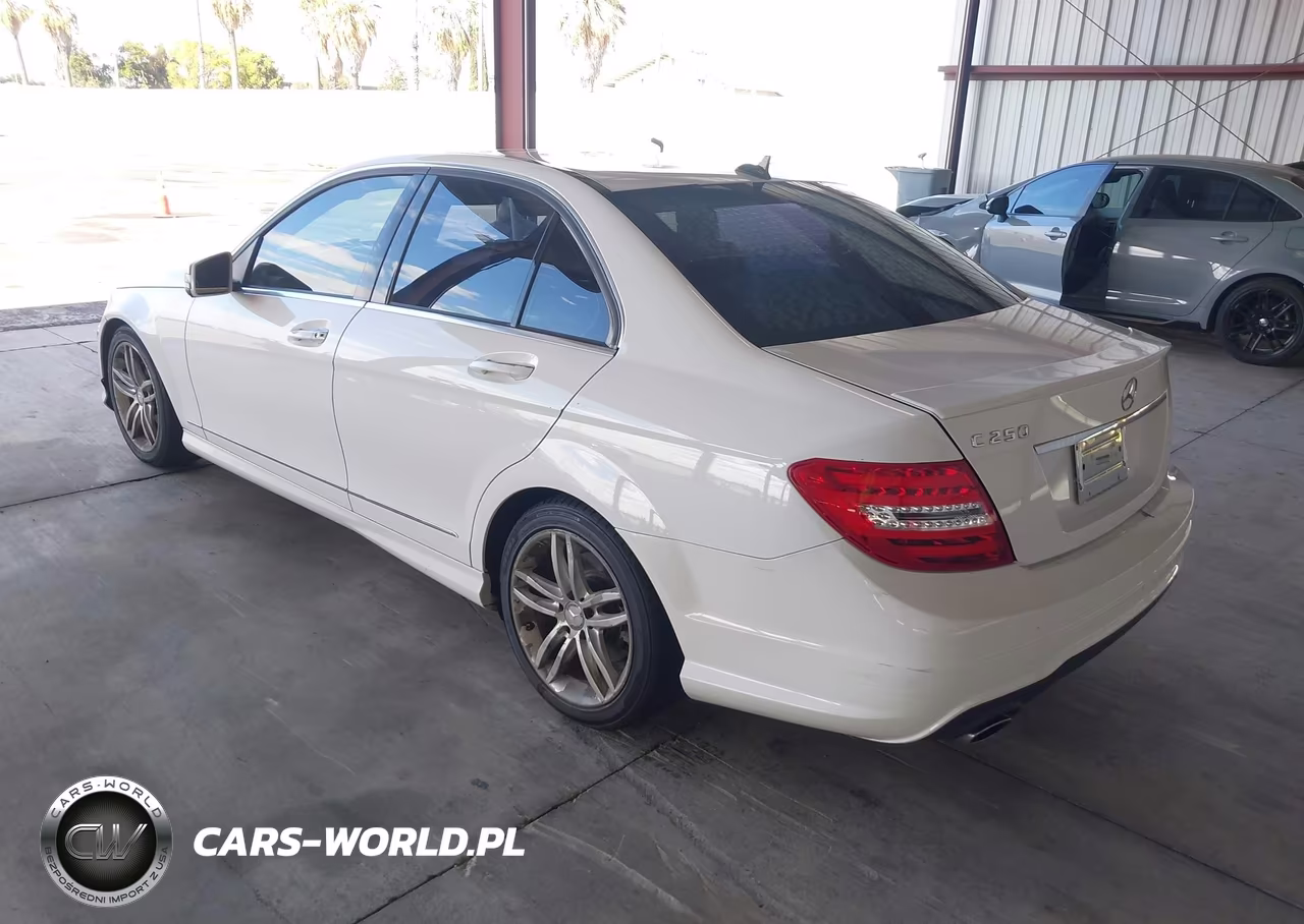 2014 Mercedes-Benz C 250 Sport VIN:WDDGF4HB6ER316182 - 3