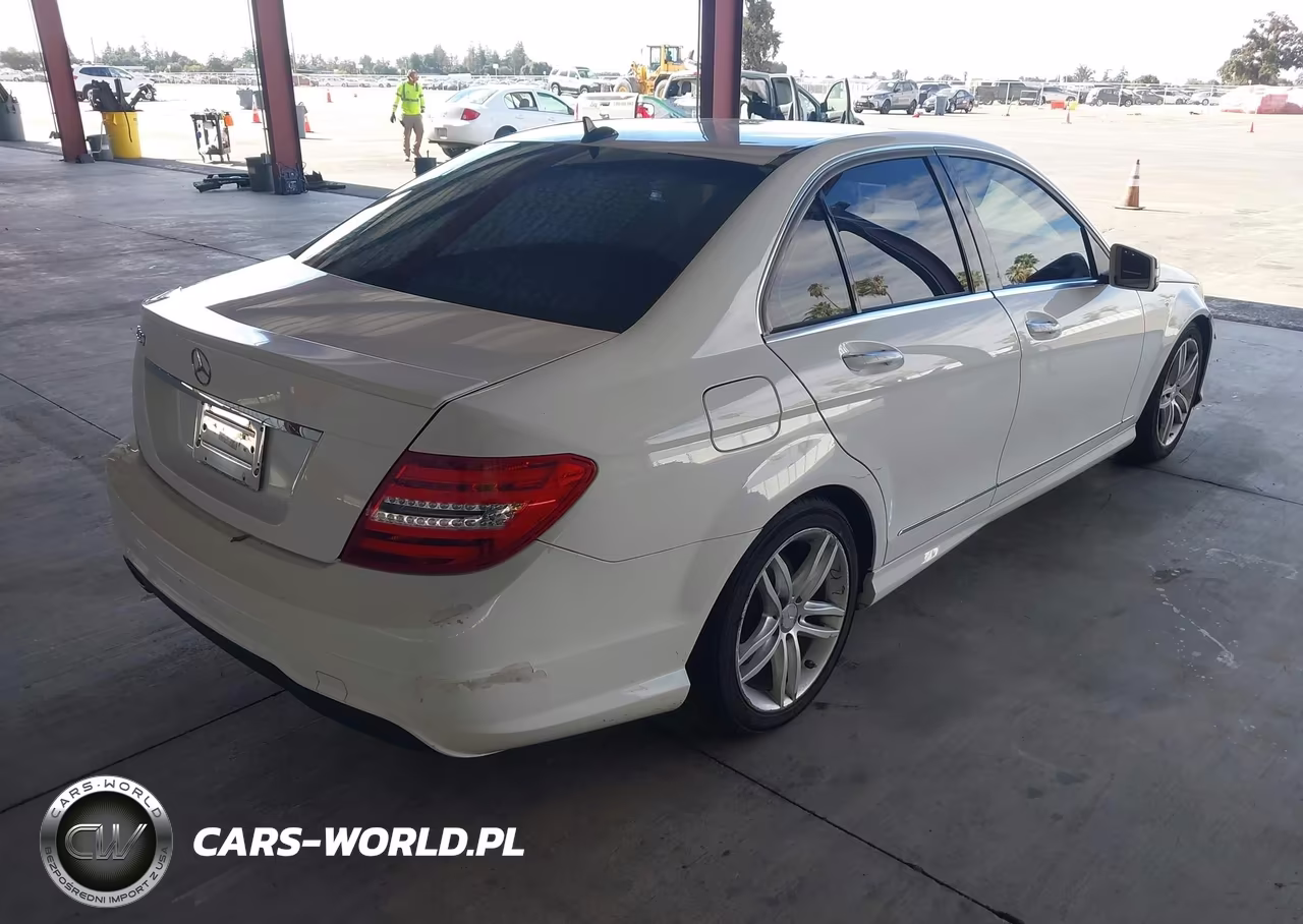 2014 Mercedes-Benz C 250 Sport VIN:WDDGF4HB6ER316182 - 4