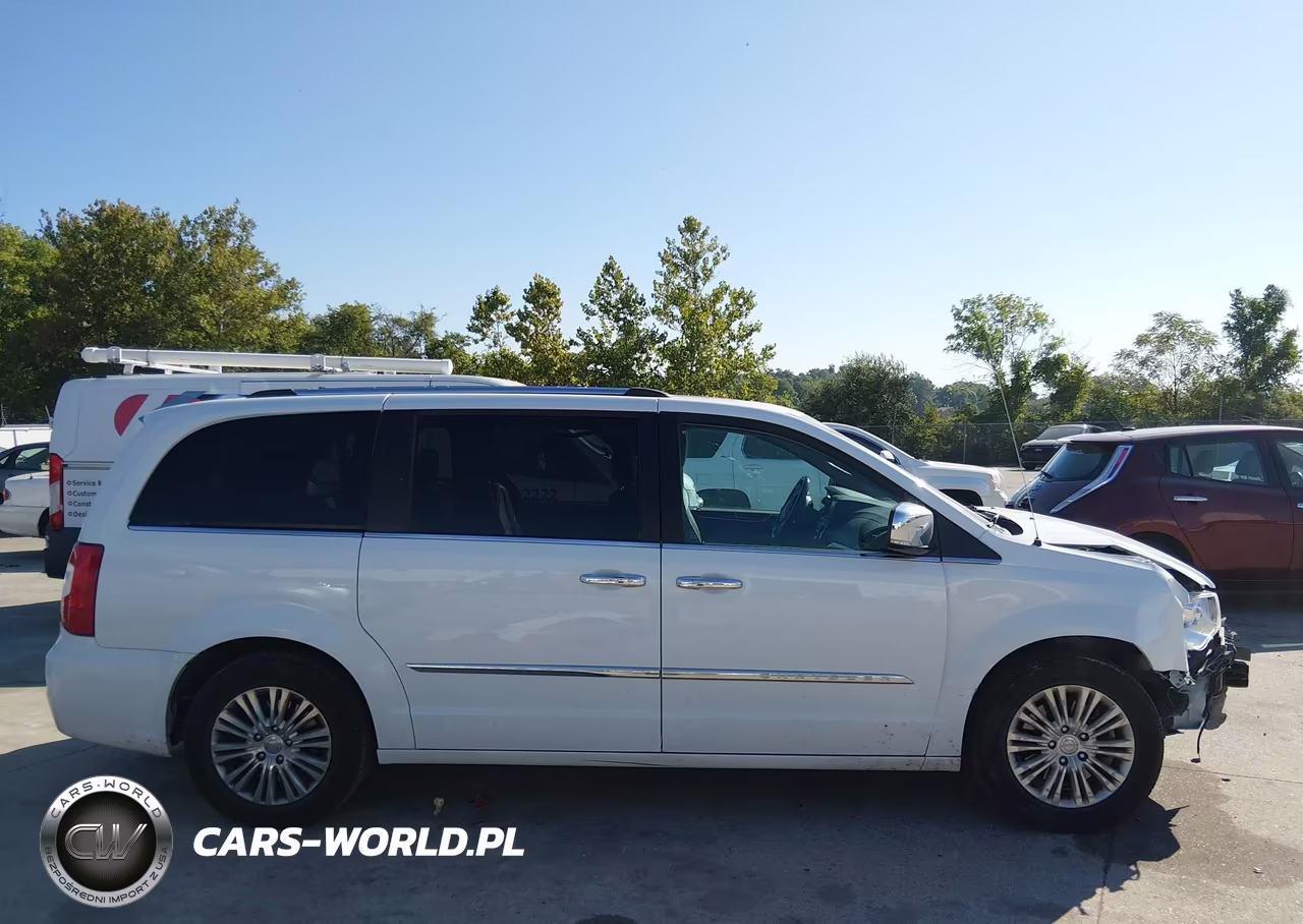 2015 Chrysler Town & Country Limited Platinum VIN:2C4RC1GG9FR618794 - 13