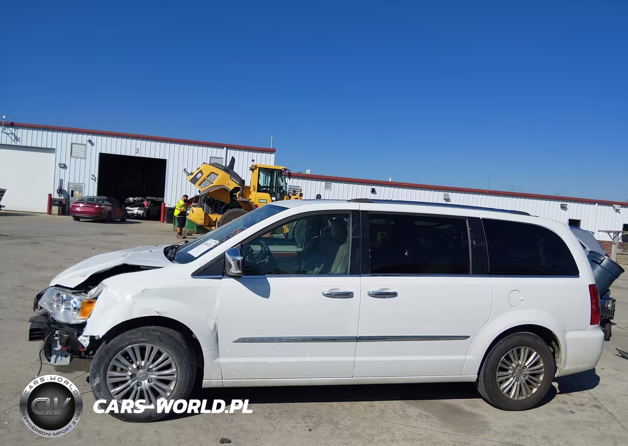 2015 Chrysler Town & Country Limited Platinum VIN:2C4RC1GG9FR618794 - 14