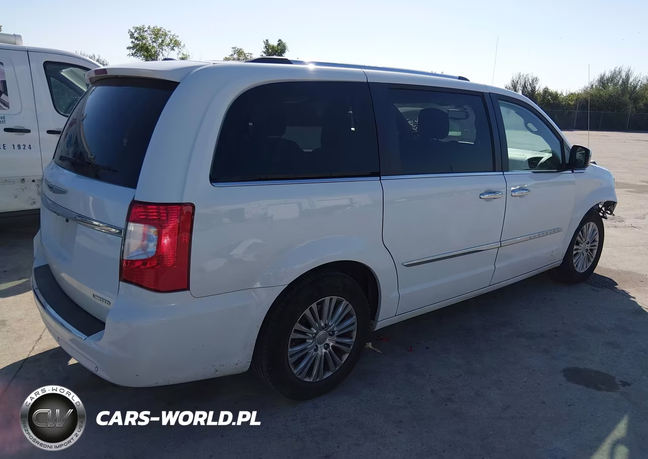 2015 Chrysler Town & Country Limited Platinum VIN:2C4RC1GG9FR618794 - 3