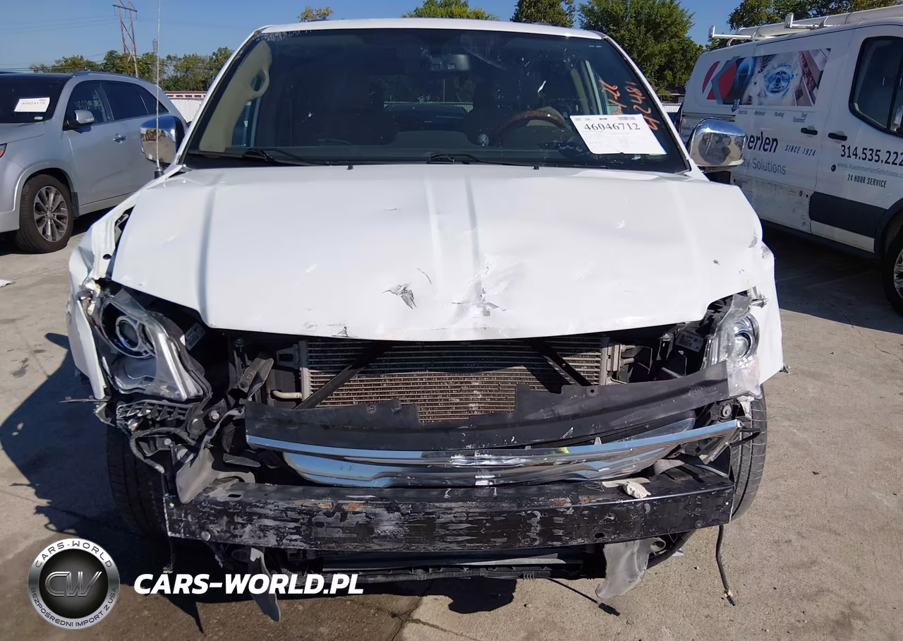 2015 Chrysler Town & Country Limited Platinum VIN:2C4RC1GG9FR618794 - 5