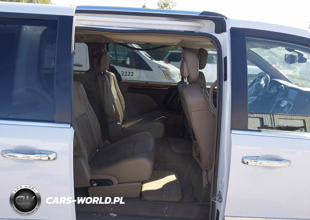 2015 Chrysler Town & Country Limited Platinum VIN:2C4RC1GG9FR618794 - 7