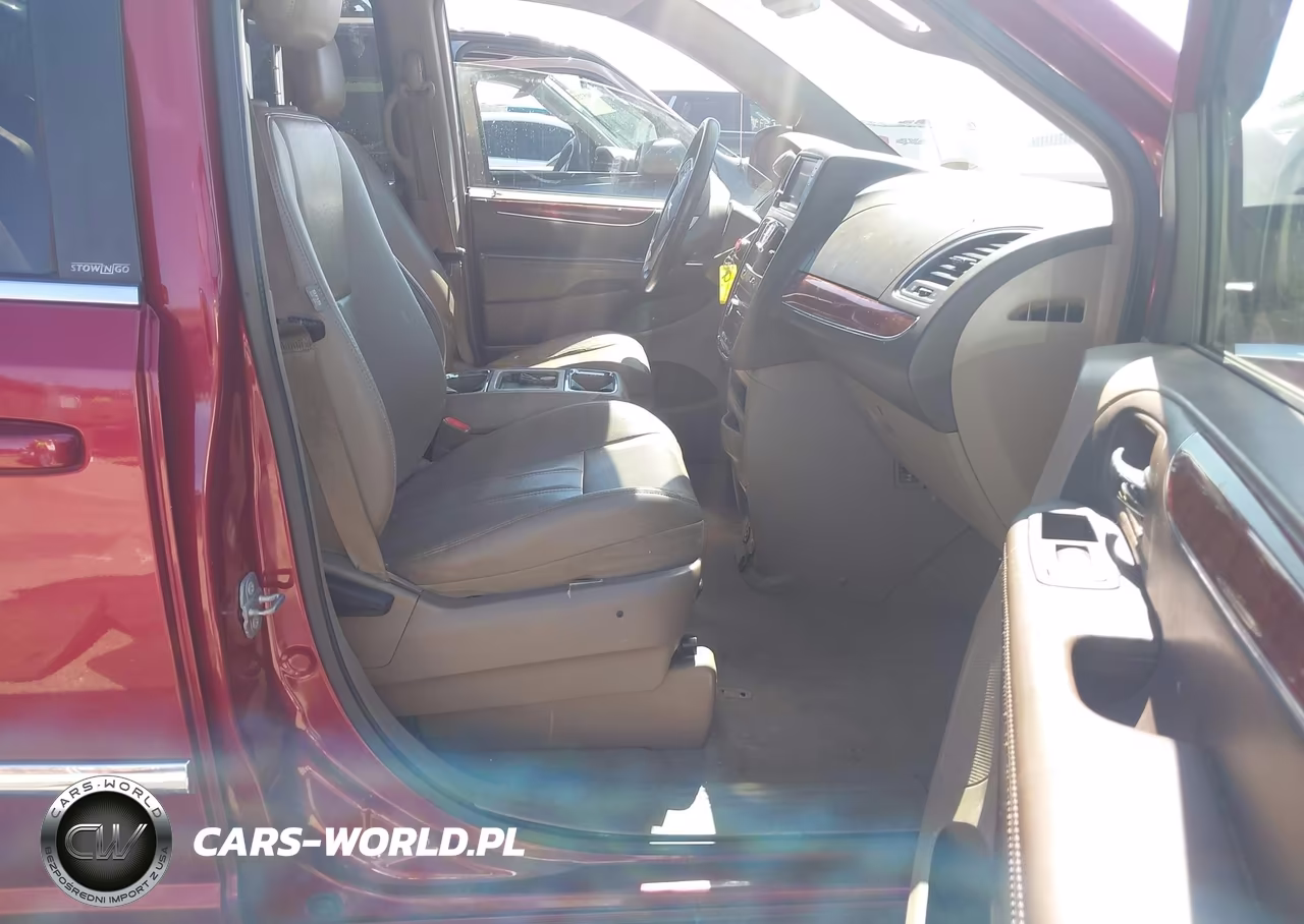 2014 Chrysler Town & Country Touring VIN:2C4RC1BGXER256853 - 5