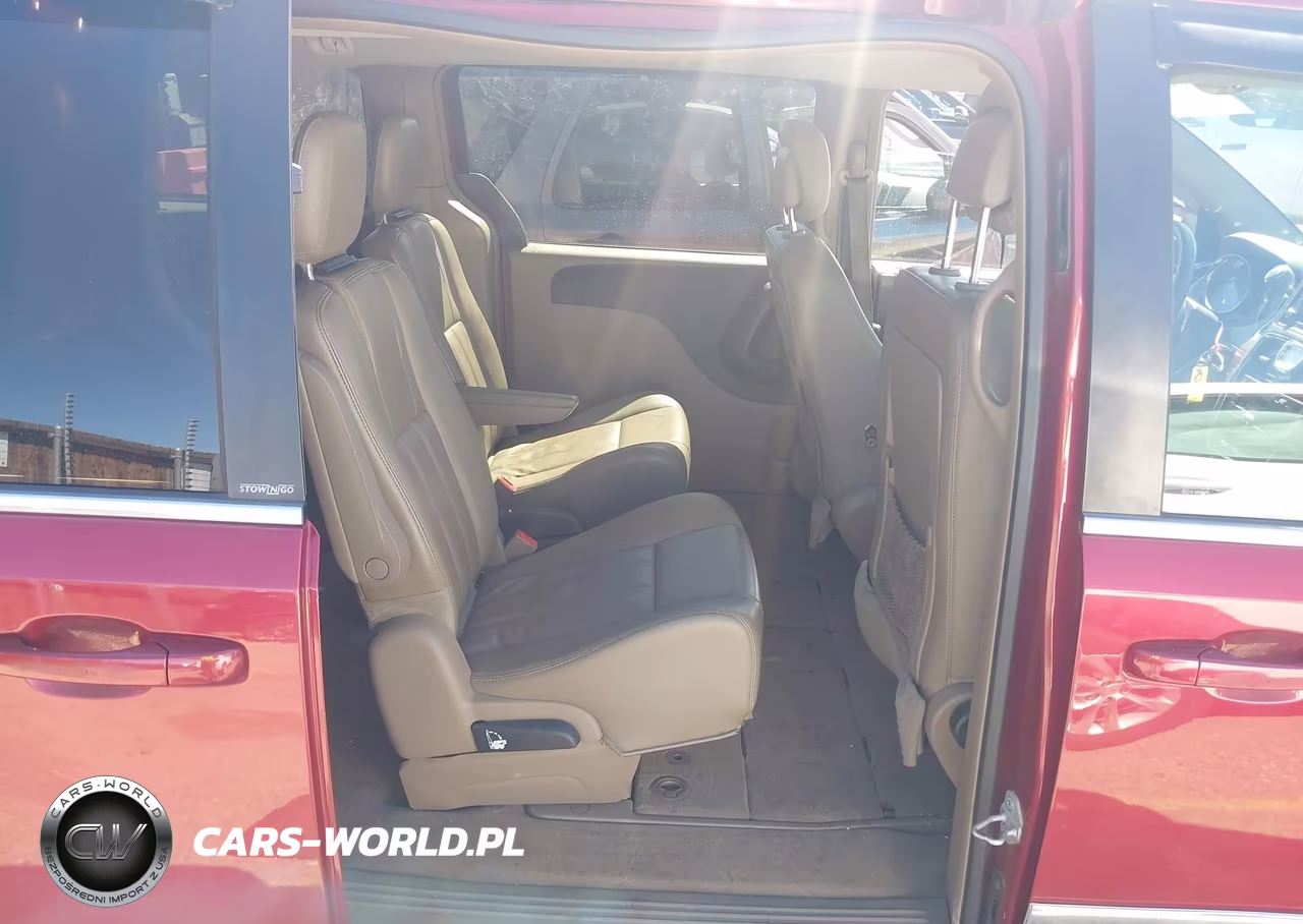 2014 Chrysler Town & Country Touring VIN:2C4RC1BGXER256853 - 8