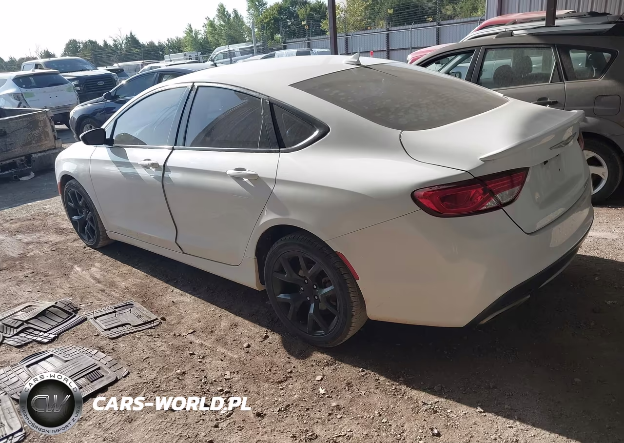 2015 Chrysler 200 C VIN:1C3CCCCGXFN501332 - 3