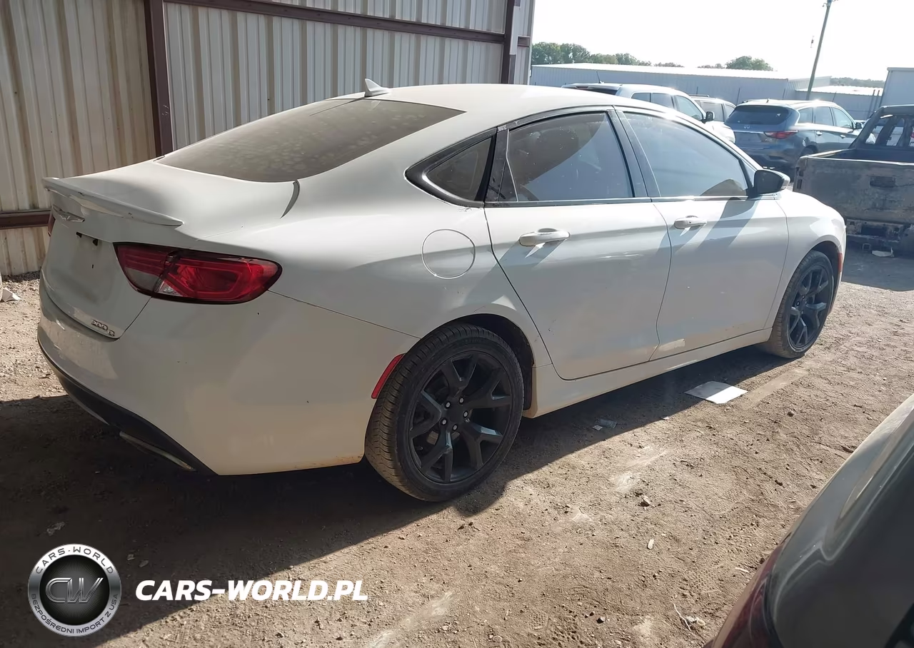 2015 Chrysler 200 C VIN:1C3CCCCGXFN501332 - 4