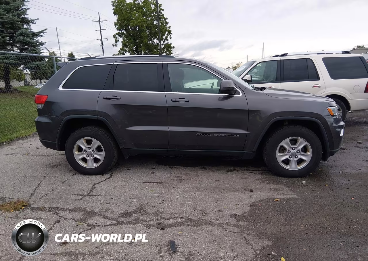 2017 Jeep Grand Cherokee Laredo 4X4 VIN:1C4RJFAG7HC784366 - 13