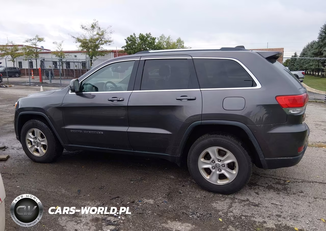 2017 Jeep Grand Cherokee Laredo 4X4 VIN:1C4RJFAG7HC784366 - 14