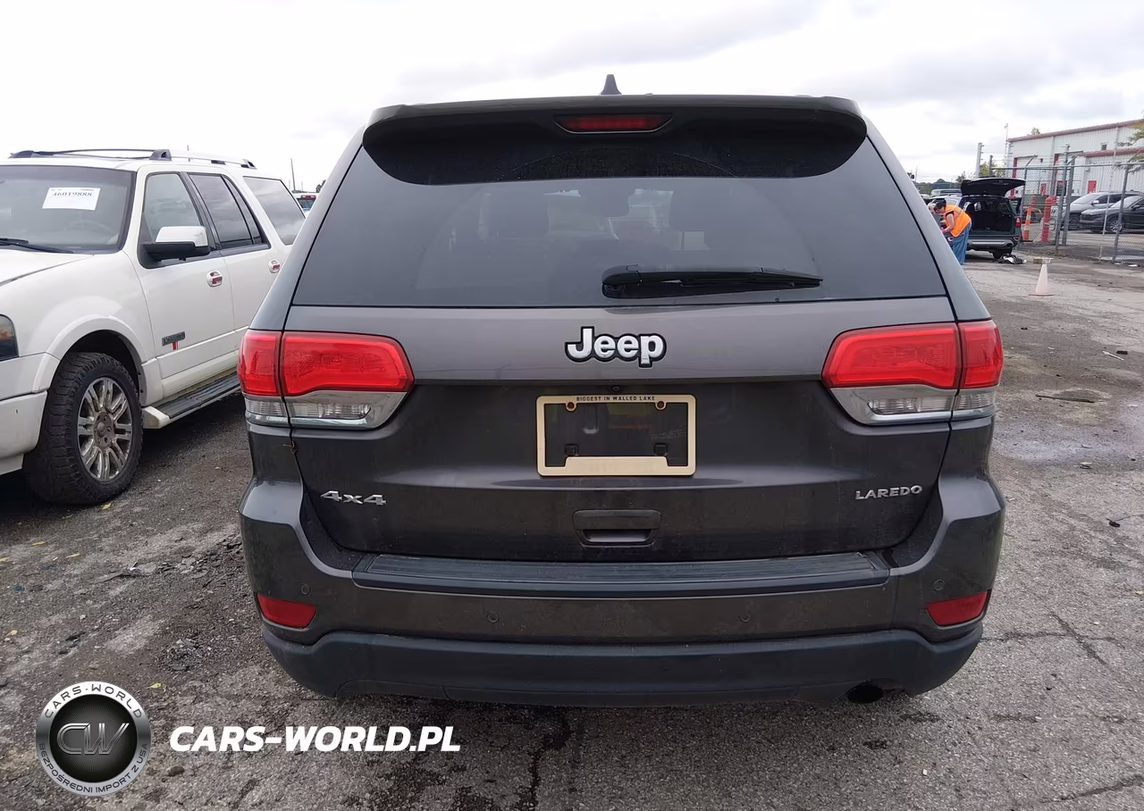2017 Jeep Grand Cherokee Laredo 4X4 VIN:1C4RJFAG7HC784366 - 16