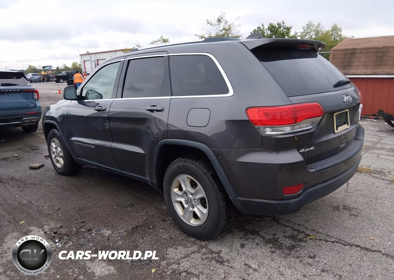 2017 Jeep Grand Cherokee Laredo 4X4 VIN:1C4RJFAG7HC784366 - 3