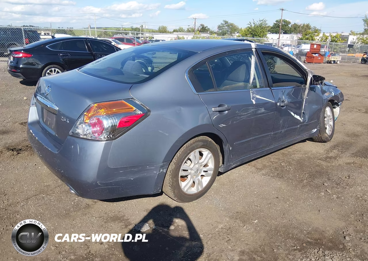 2011 Nissan Altima 2.5 S VIN:1N4AL2AP3BN456735 - 4