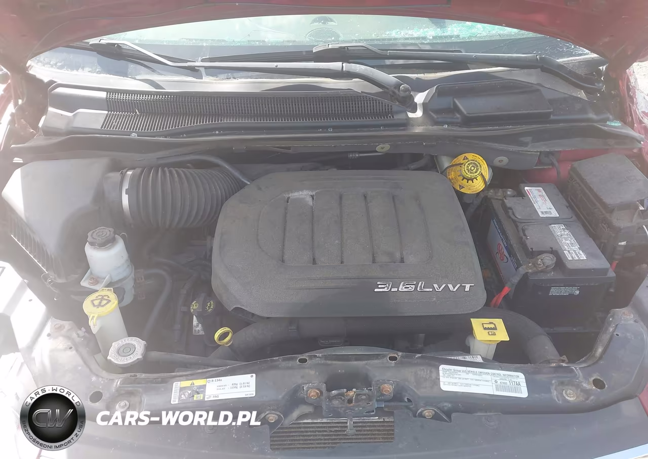 2015 Chrysler Town & Country Touring VIN:2C4RC1BG1FR577472 - 10