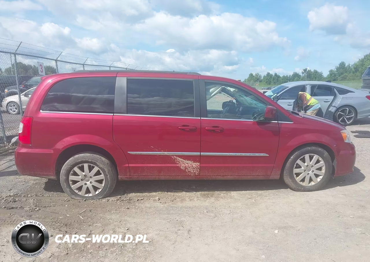 2015 Chrysler Town & Country Touring VIN:2C4RC1BG1FR577472 - 13