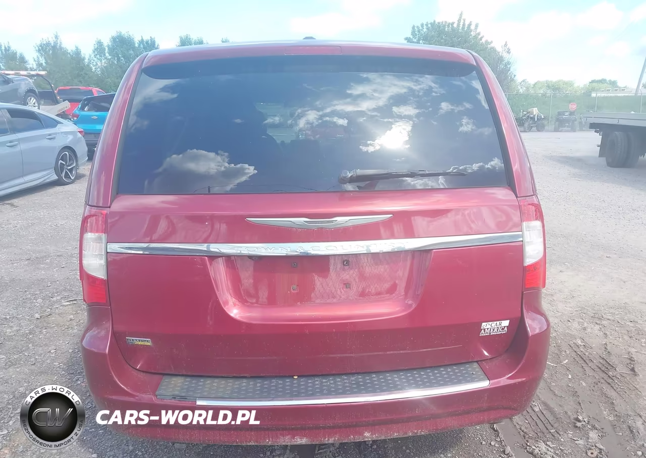 2015 Chrysler Town & Country Touring VIN:2C4RC1BG1FR577472 - 16