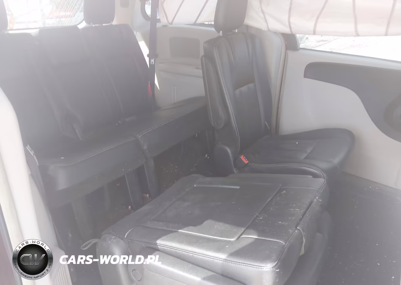 2015 Chrysler Town & Country Touring VIN:2C4RC1BG1FR577472 - 8