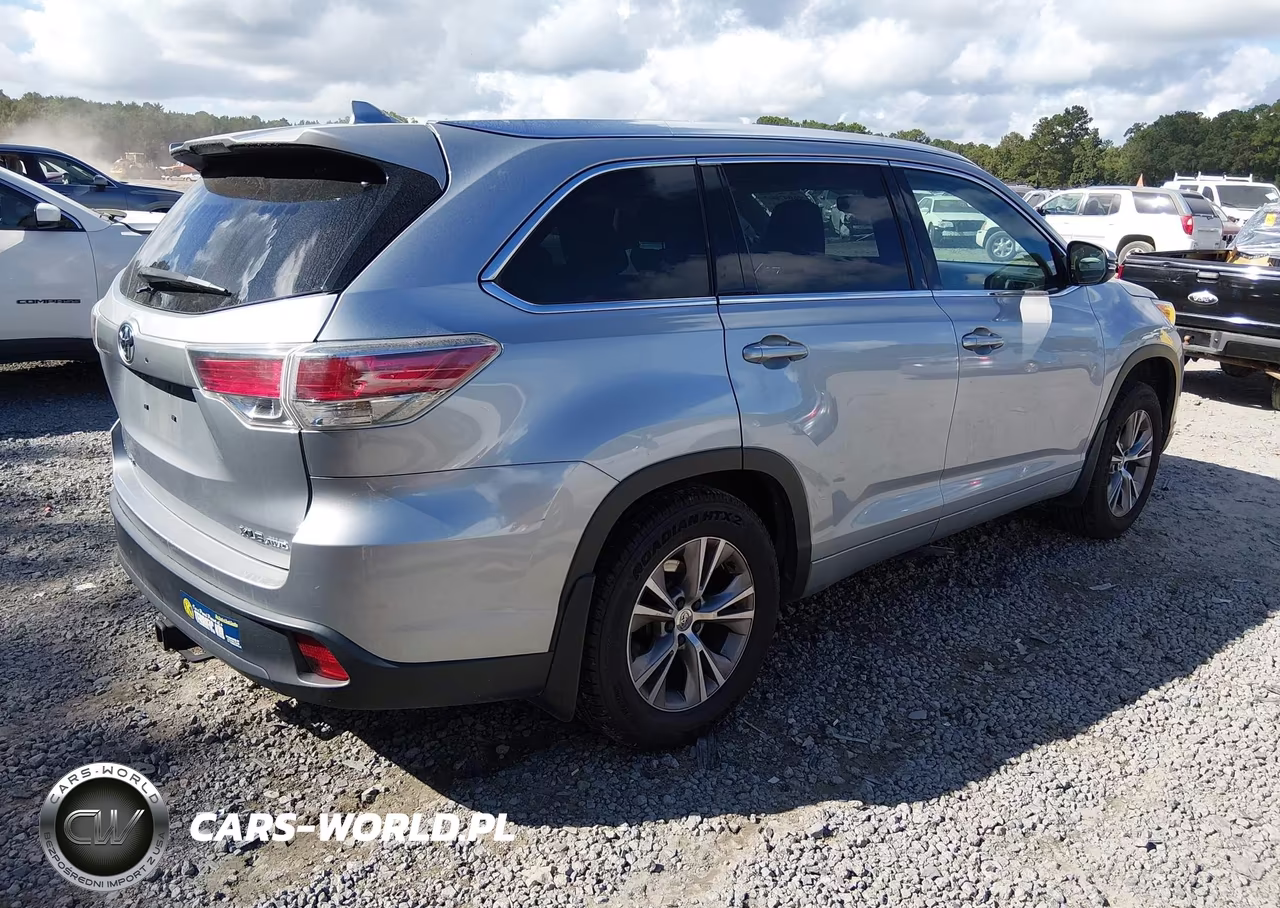 2014 Toyota Highlander Xle V6 VIN:5TDJKRFHXES024567 - 4