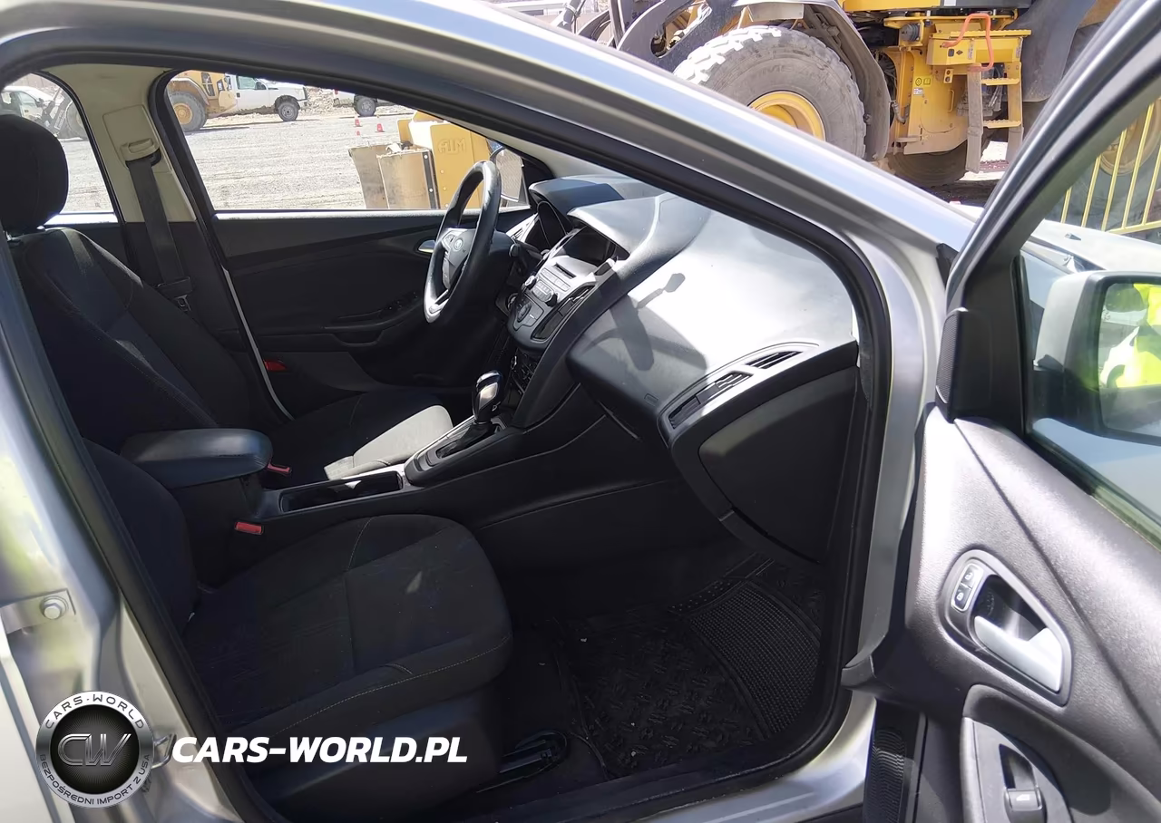 2015 Ford Focus Se VIN:1FADP3F28FL244743 - 5