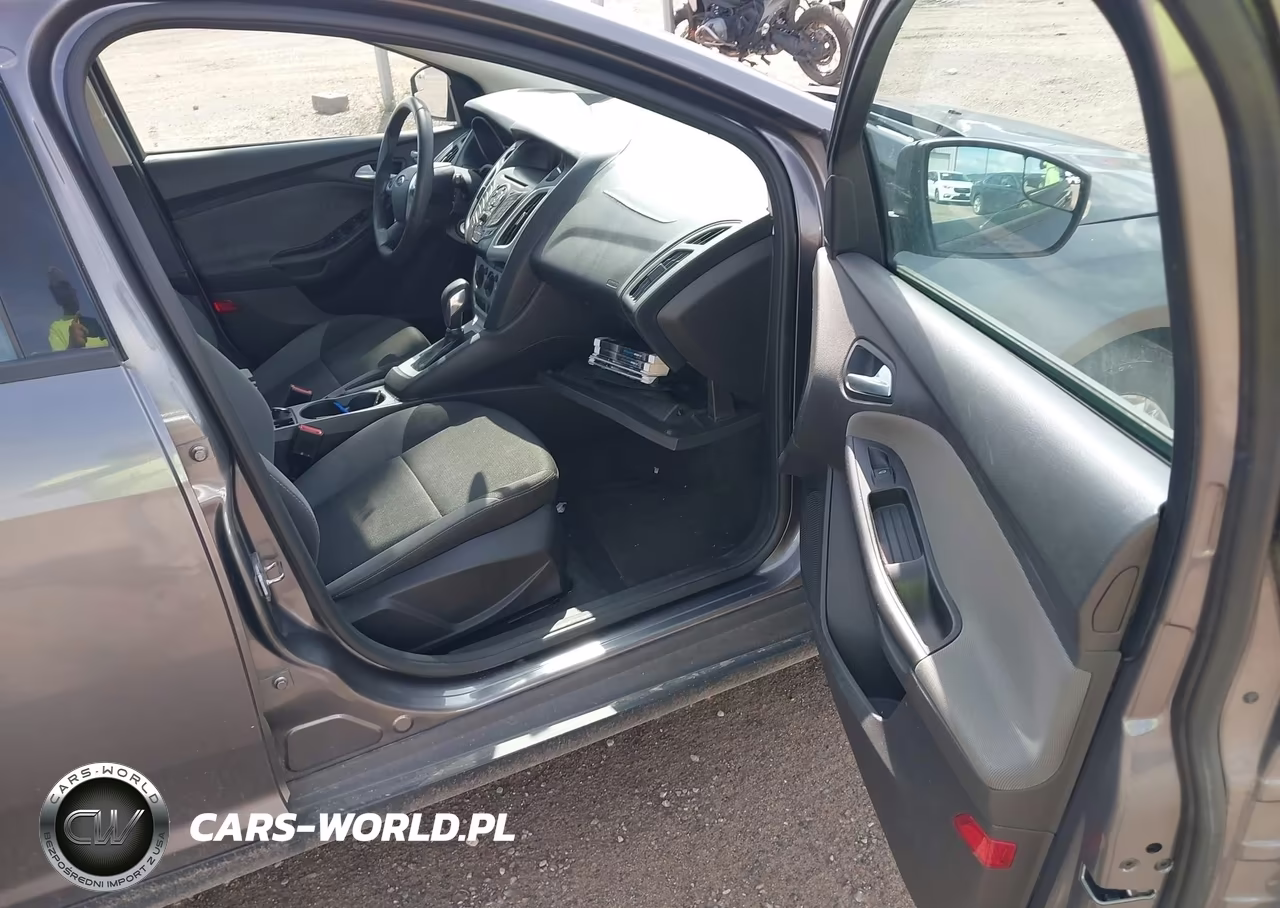 2014 Ford Focus Se VIN:1FADP3K26EL186345 - 5