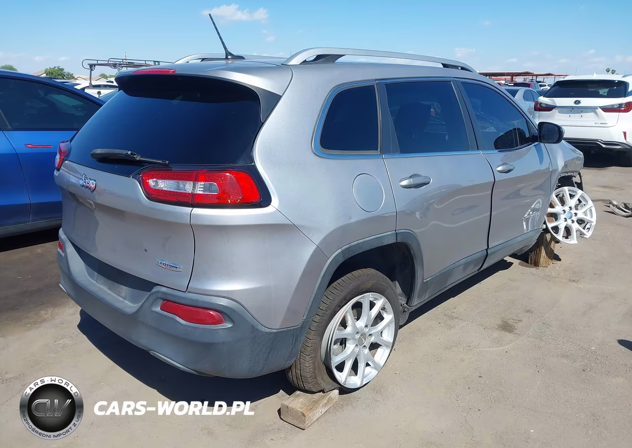2017 Jeep Cherokee Latitude Fwd VIN:1C4PJLCBXHD235956 - 4