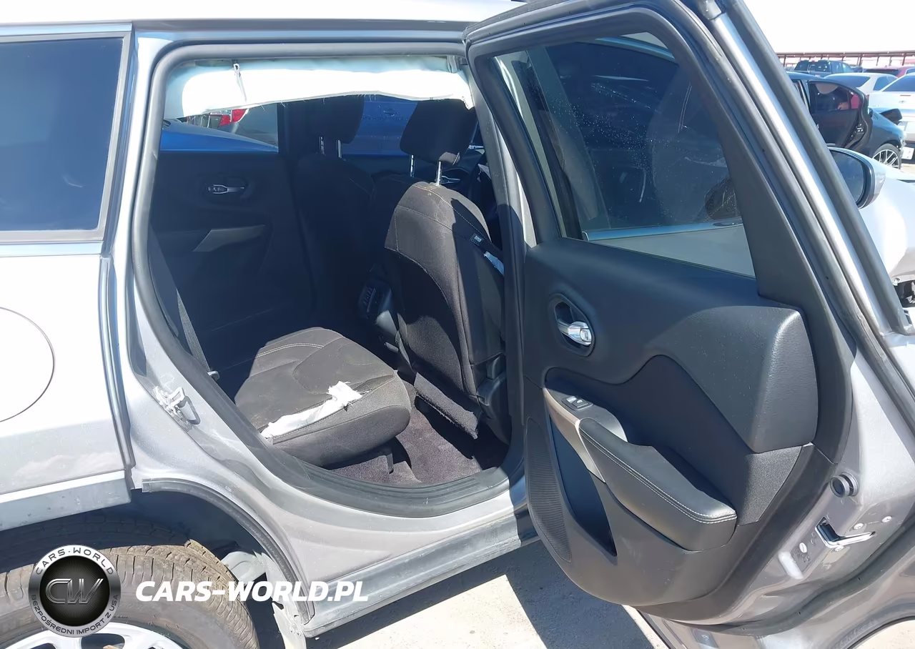 2017 Jeep Cherokee Latitude Fwd VIN:1C4PJLCBXHD235956 - 8
