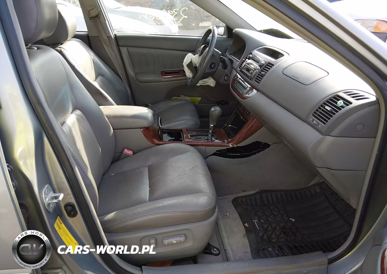 2005 Toyota Camry Xle VIN:4T1BE30K25U573118 - 5