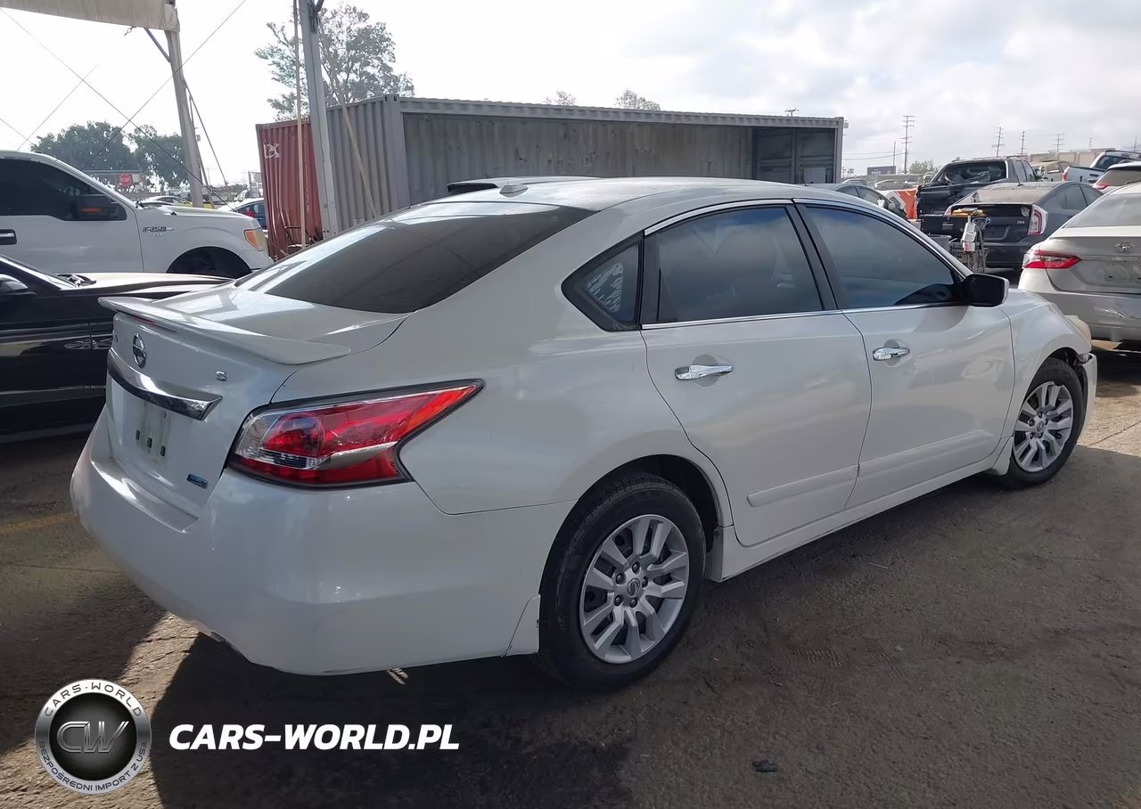 2014 Nissan Altima 2.5 S VIN:1N4AL3AP8EN232595 - 4