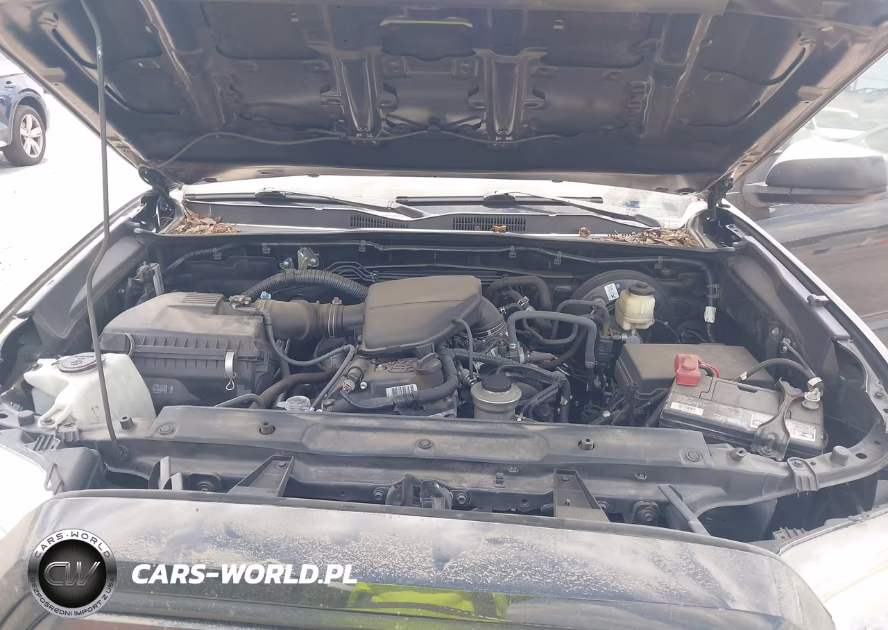 2018 Toyota Tacoma Sr VIN:5TFRX5GN5JX103750 - 10