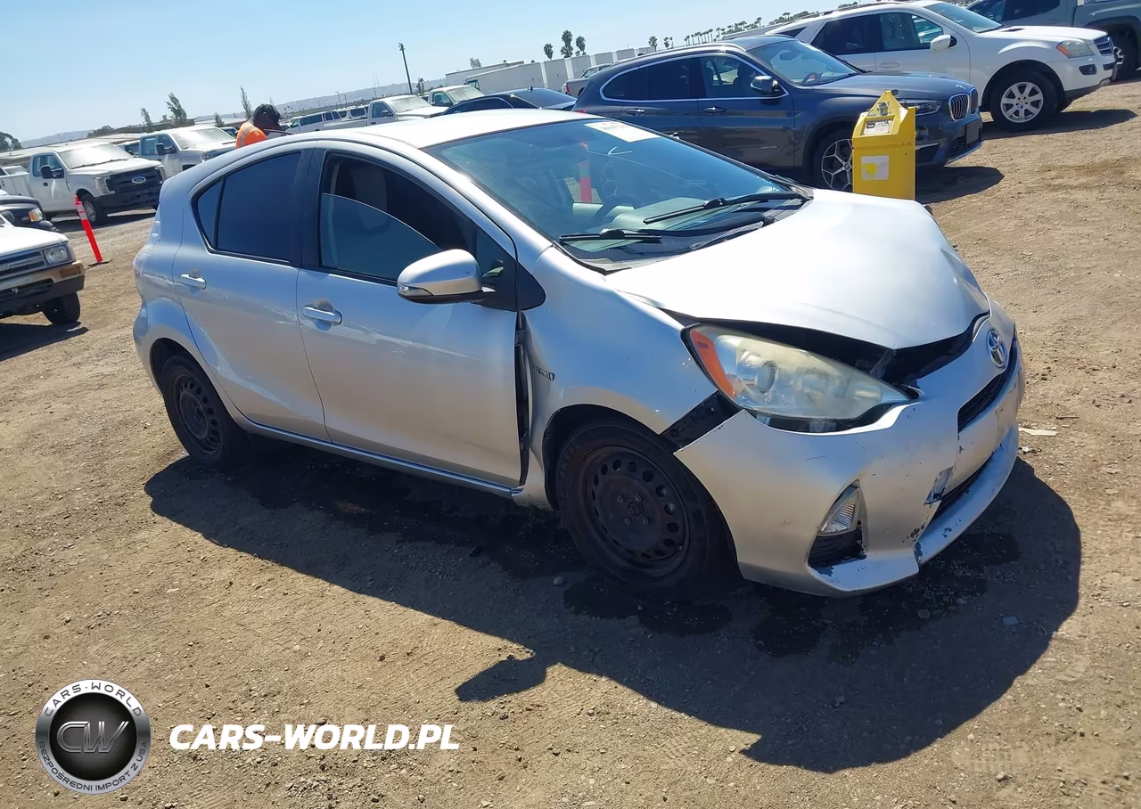 2014 Toyota Prius C One VIN:JTDKDTB32E1561775 - 1