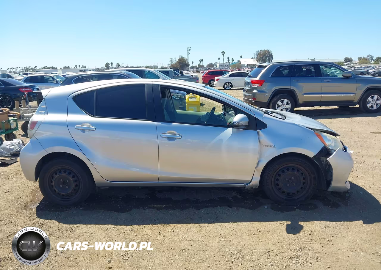 2014 Toyota Prius C One VIN:JTDKDTB32E1561775 - 12