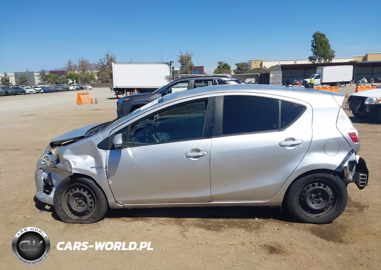 2014 Toyota Prius C One VIN:JTDKDTB32E1561775 - 13