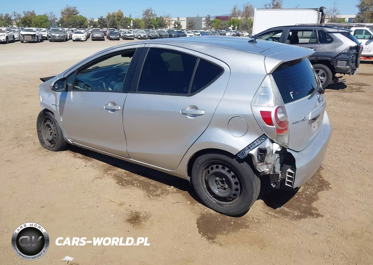 2014 Toyota Prius C One VIN:JTDKDTB32E1561775 - 3