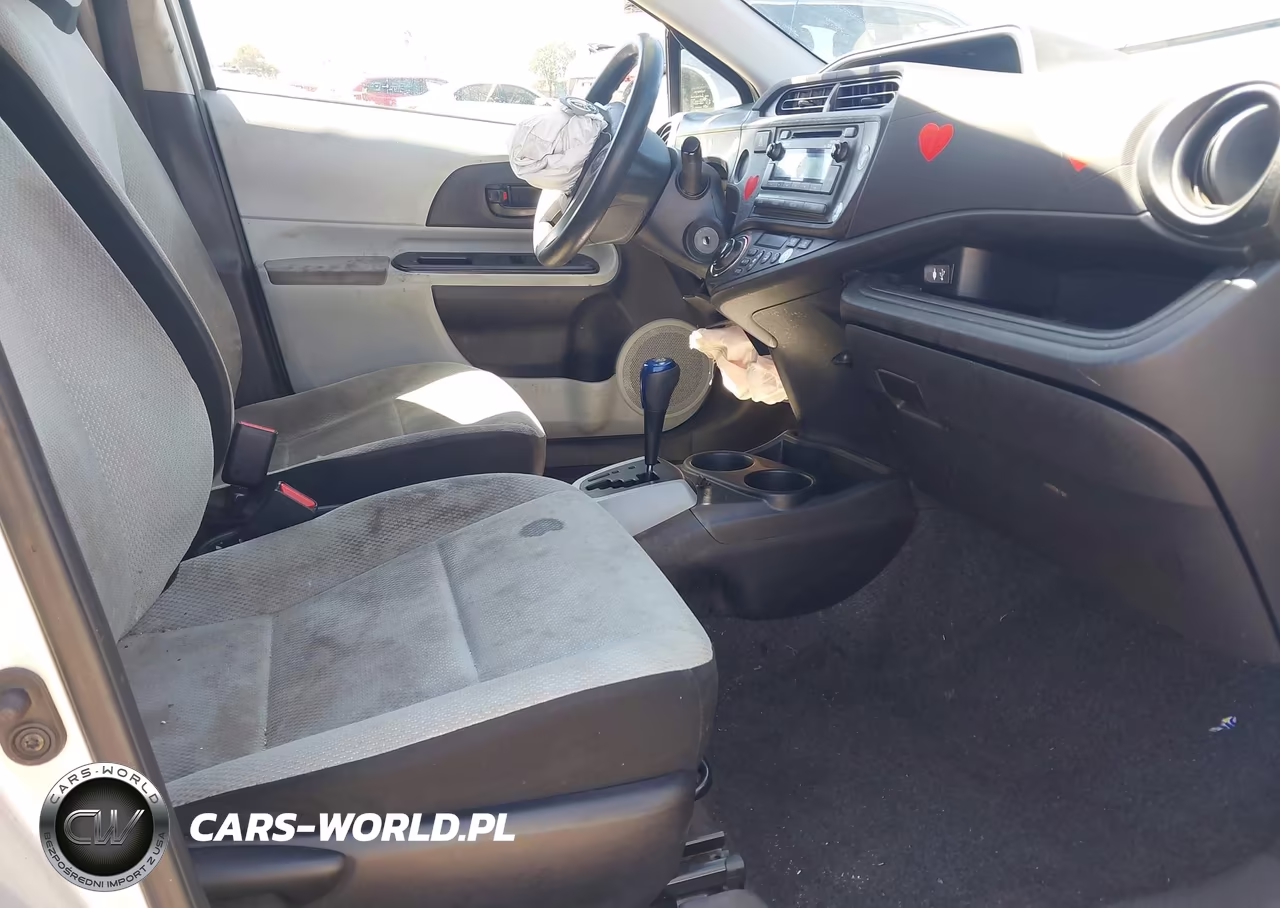 2014 Toyota Prius C One VIN:JTDKDTB32E1561775 - 5
