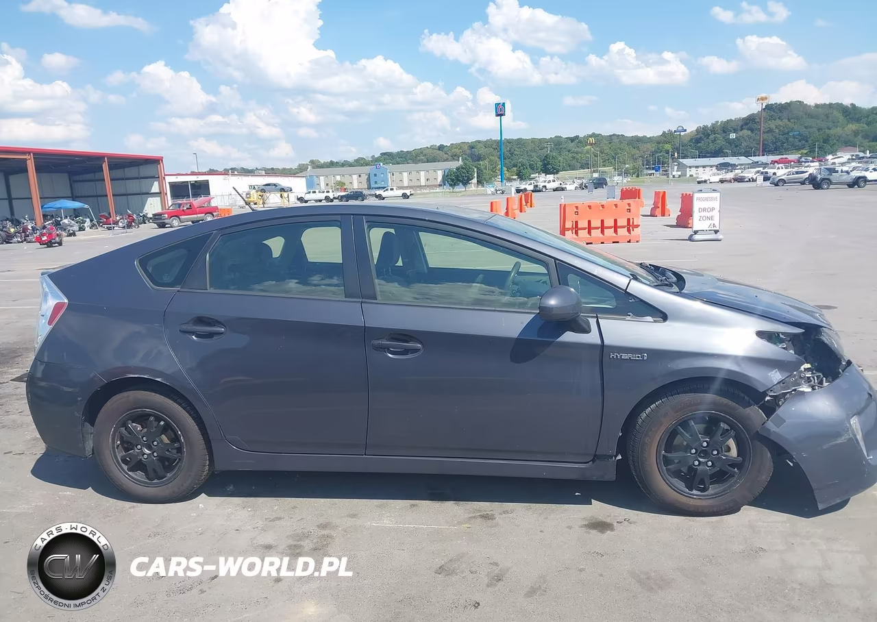 2015 Toyota Prius Two VIN:JTDKN3DU3F1869090 - 12