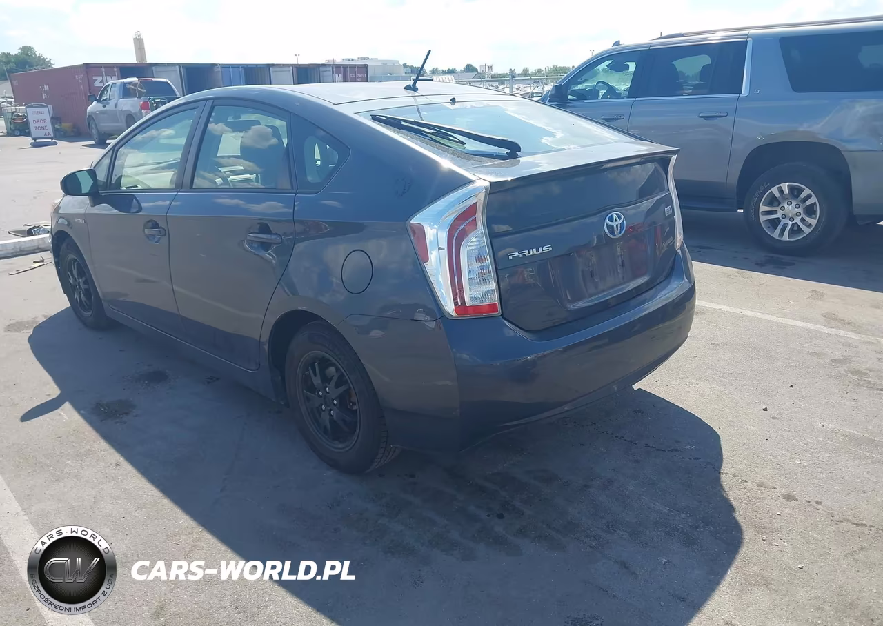 2015 Toyota Prius Two VIN:JTDKN3DU3F1869090 - 3
