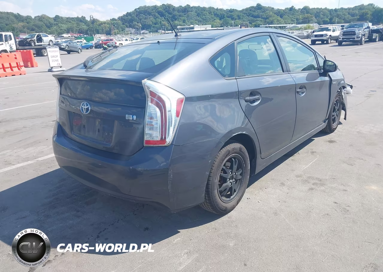 2015 Toyota Prius Two VIN:JTDKN3DU3F1869090 - 4