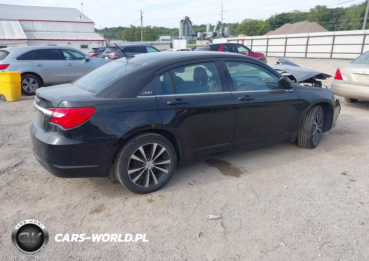 2013 Chrysler 200 Touring VIN:1C3CCBBB8DN515789 - 4