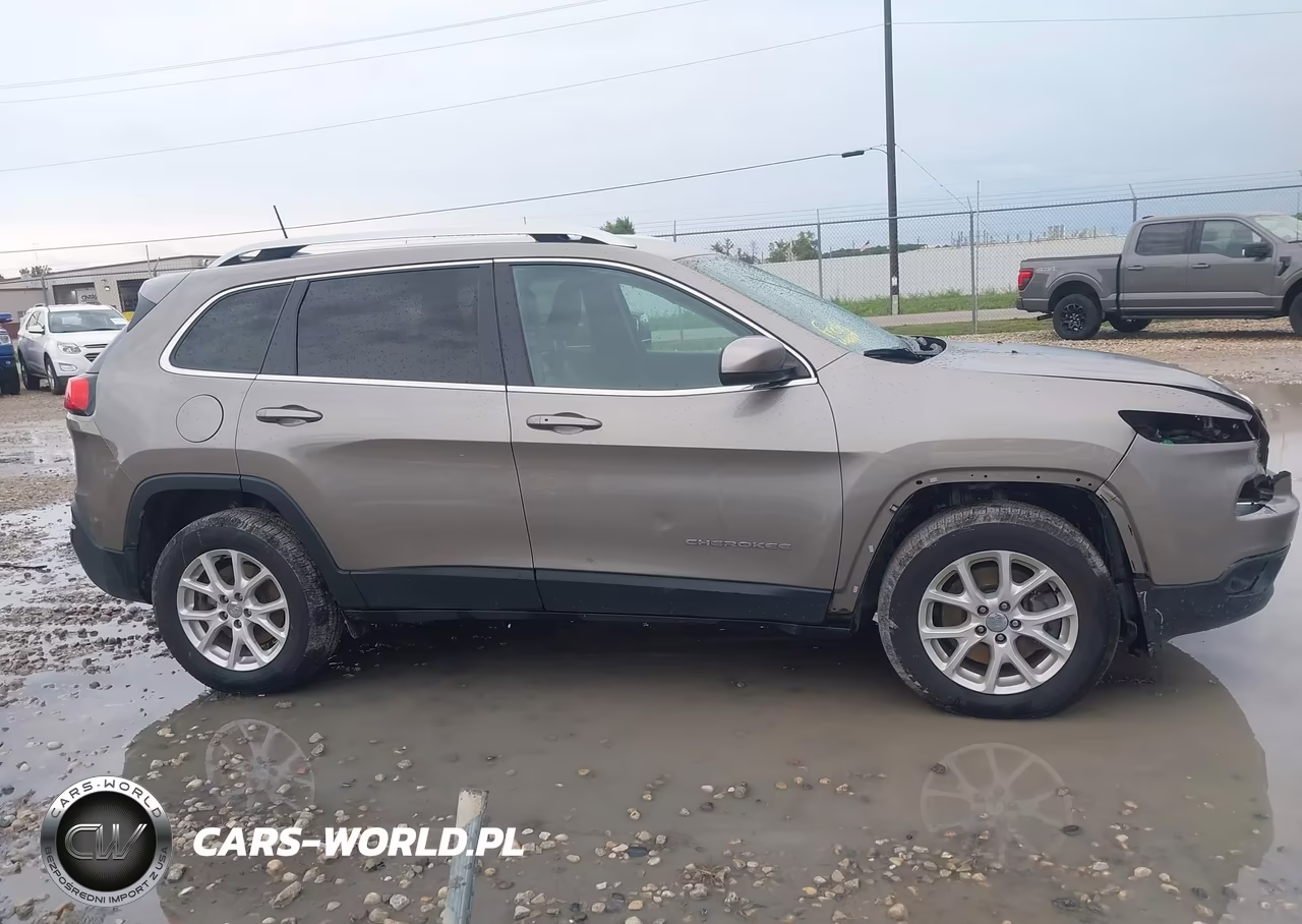 2018 Jeep Cherokee Latitude Plus 4X4 VIN:1C4PJMLX4JD586143 - 13